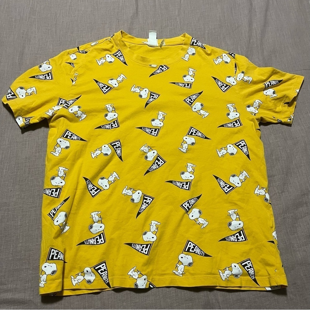 Snoopy Peanuts All over Print Yellow Graphic Tee H&M Size XL Crewneck Cotton - Picture 2 of 6